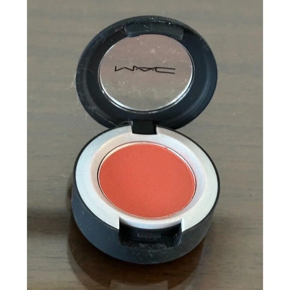Discontinued MAC So‎ Haute Right Now Kiss Eyeshadow Full size 1.5g/0.05oz